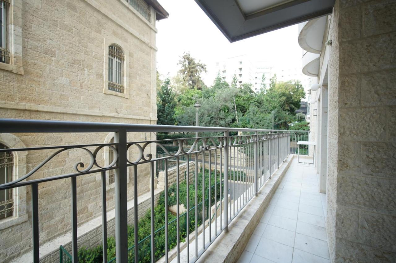 Harav Kuk Modern Apartment By Nimizz Jerusalem Exterior foto