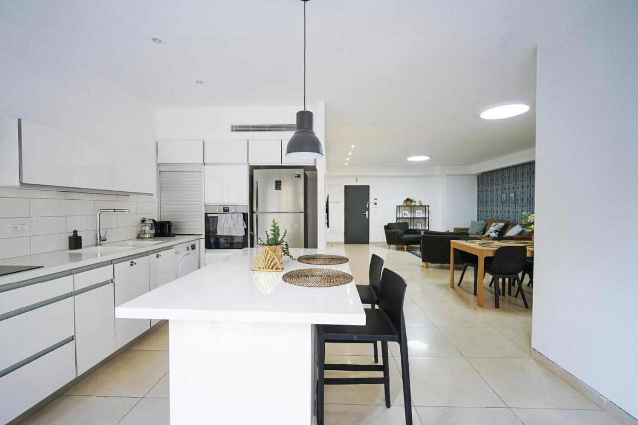 Harav Kuk Modern Apartment By Nimizz Jerusalem Exterior foto
